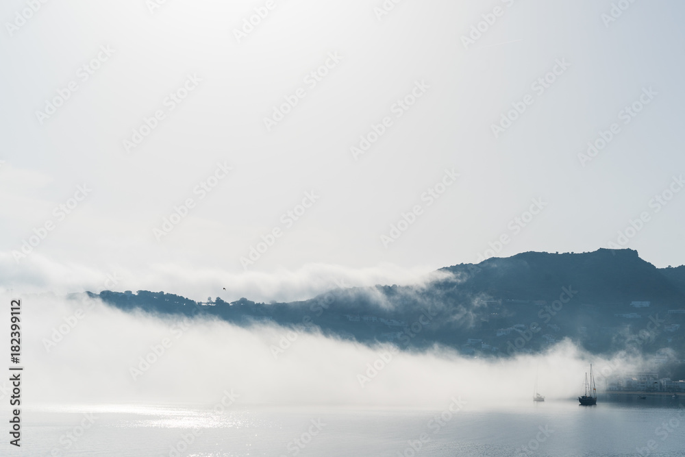 Obraz premium Nebel über die Bucht