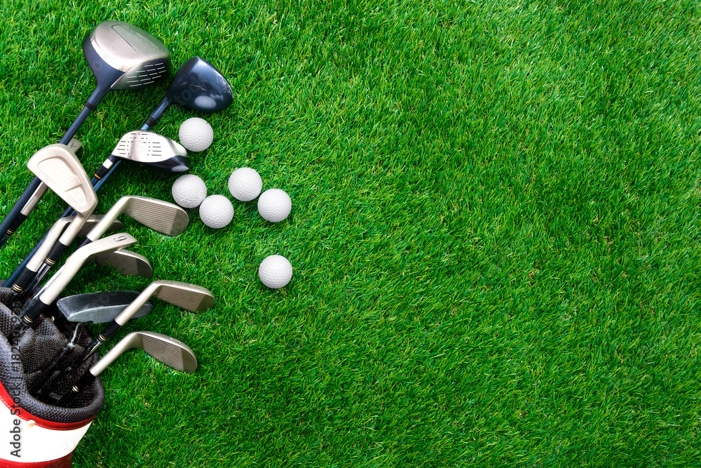 Golf ball and golf club in bag on green grass - obrazy, fototapety, plakaty 