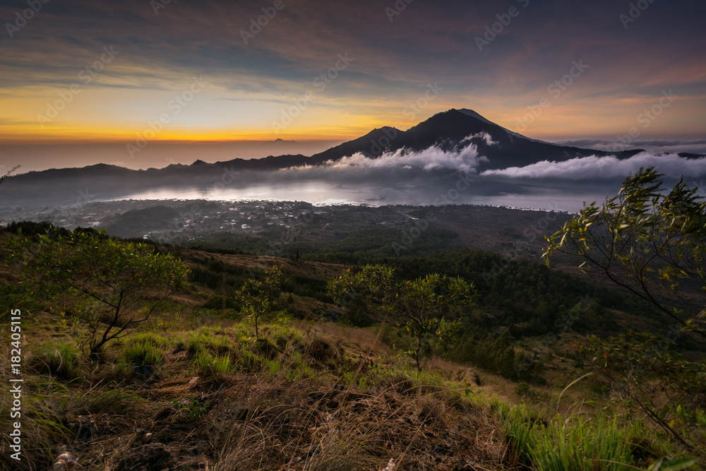 Obraz premium Ausblick von Vulkan Gunung Batur auf Agung 2014