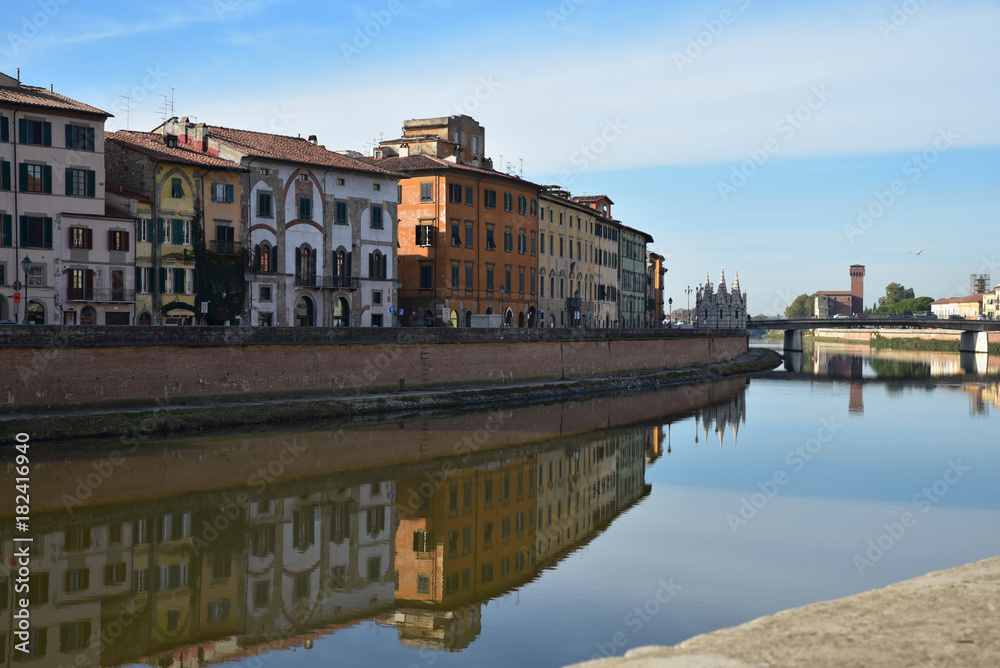 Quais de l'Arno à Pise en Toscane, Italie