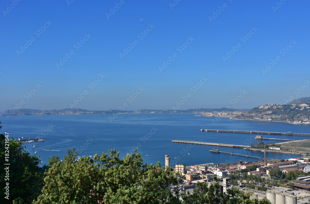 Napoli, panorama di Bagnoli e golfo di Pozzuoli, osservato dal parco Virgiliano di Posillipo