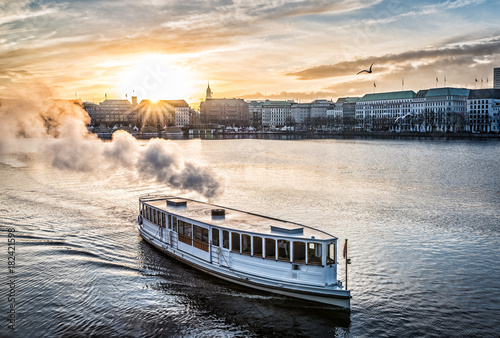 Obraz na płótnie steamboat on Alster Lake in Hamburg, Germany with cityscape in background during
