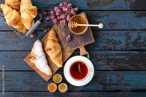 Tableau sur toile Home Made Croissant with jam