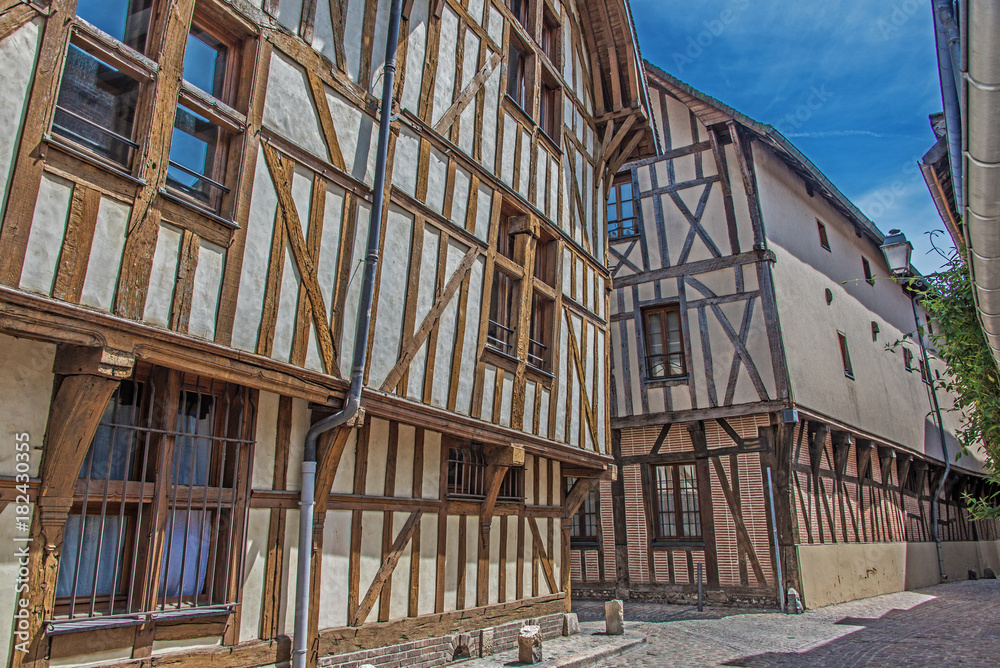 Fototapeta premium Troyes, Maisons à pans de bois dans le vieux centre