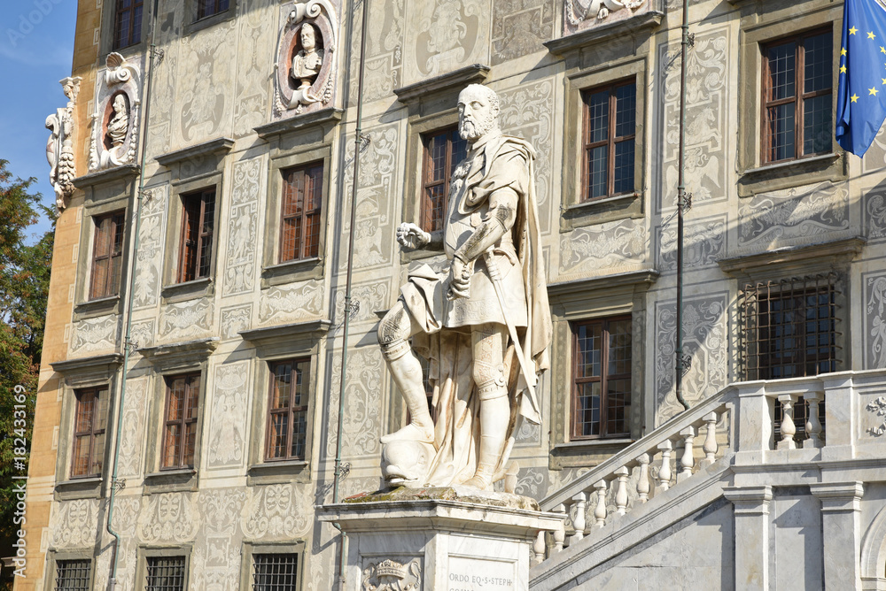 Obraz premium Statue de Cosme de Médicis 1er à Pise en Toscane, Italie