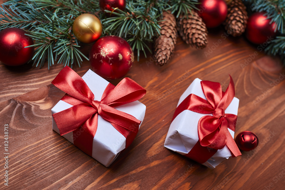 christmas wreath with red and golden balls