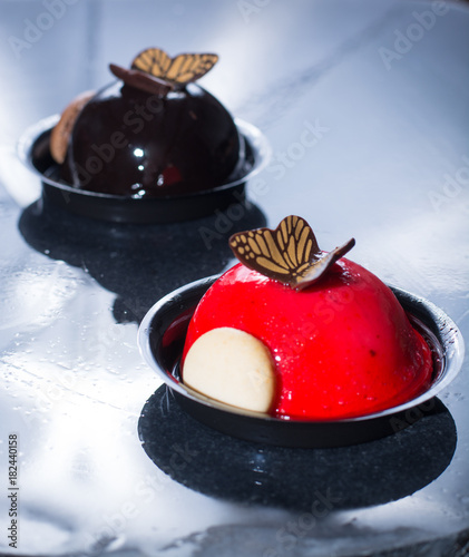 Canvastavla French pastry small ball cakes made with fresh strauberry and truffel creme