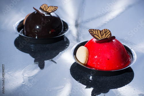 Konstfotografi French pastry small ball cakes made with fresh strauberry and truffel creme