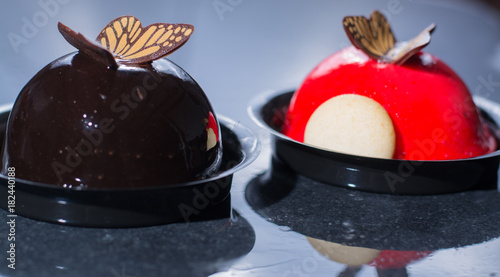 Canvastavla French pastry small ball cakes made with fresh strauberry and truffel creme