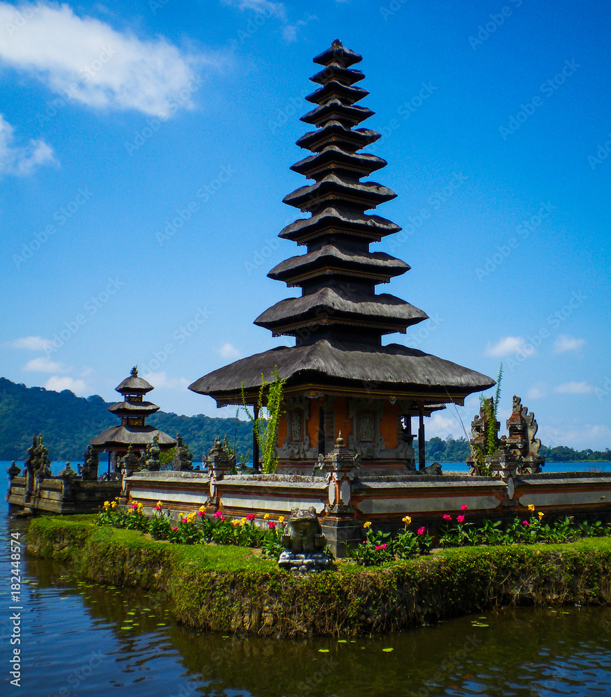Ulun Danu Bratan - Bali, Indonesia Ulun Danu Bratan - Bali, Indonesia