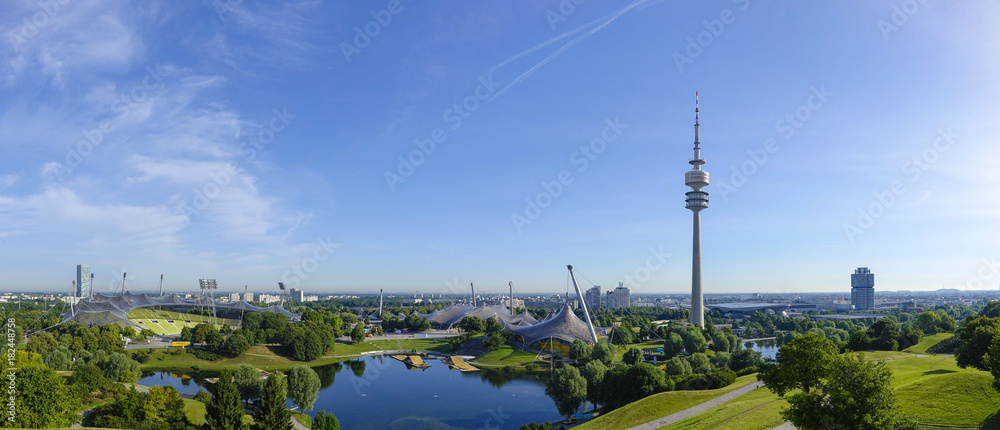 Blick auf das Olympiagelände in München, Olympiaturm - obrazy, fototapety, plakaty 