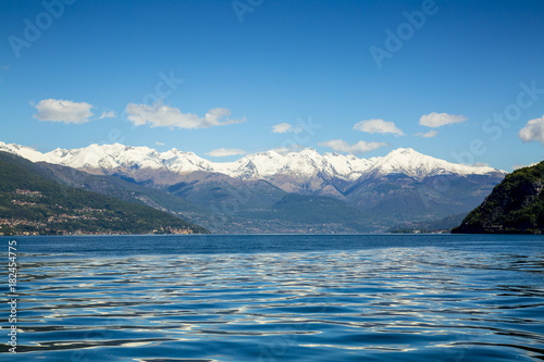 Picturesque view on Lake Como and Alps in Italy © Michal Ludwiczak