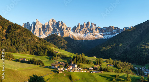 Billede på lærred Mountain valley in the Italy alps