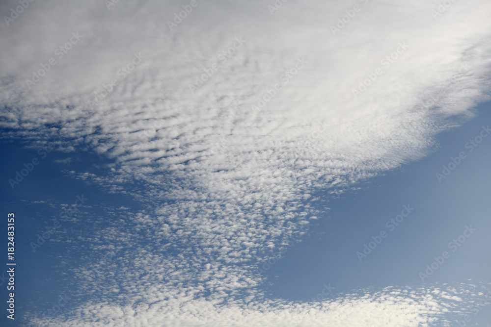 青空と雲「雲の風景」（まるで雪や氷の世界を思わせる雲の形）