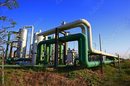 Oil pipes and valves