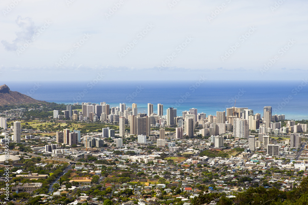 Obraz premium ダイアモンドヘッドとホノルルの風景