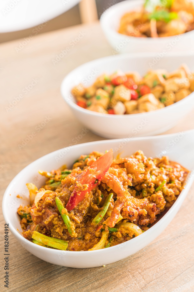 Stir-fried Soft-shelled Crab in Curry Powder Stir-fried Soft-shelled Crab in Curry Powder