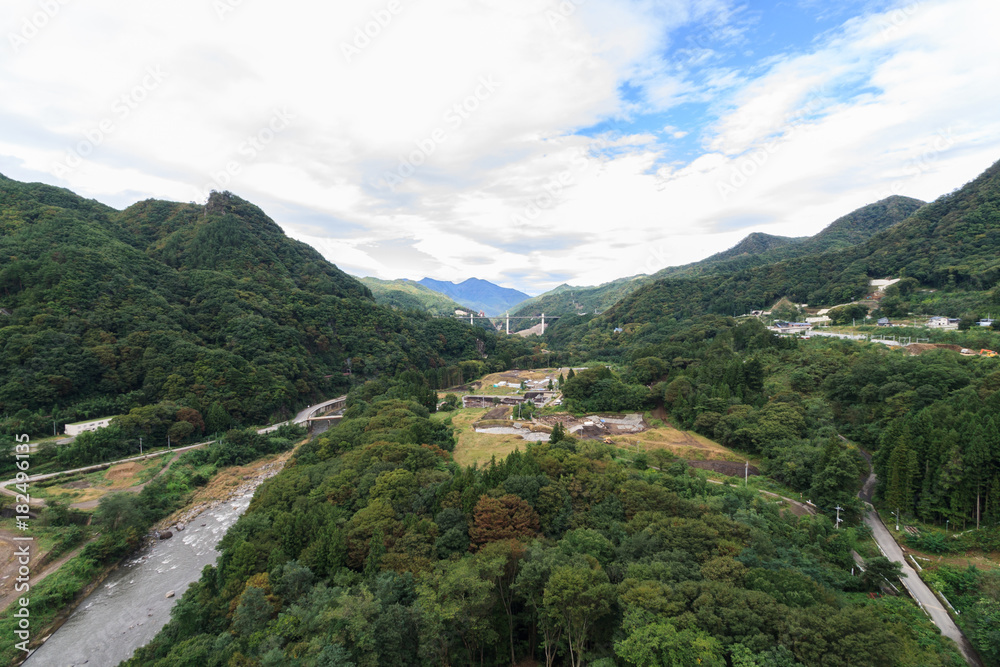 夏の八ッ場ダム予定地の風景