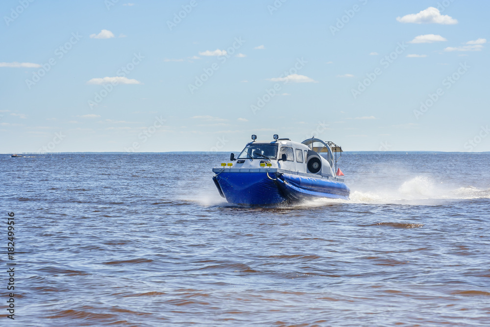 Fototapeta premium Amphibian ship at sea