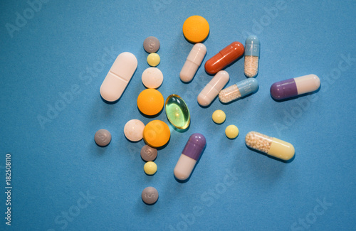 medicaments coeur naturel nature allergie vitamine pillule gellules cachet antibiotique soin sante medecin pharmacie vente malade maladie industrie pharmaceutique droguerie environnement fleur