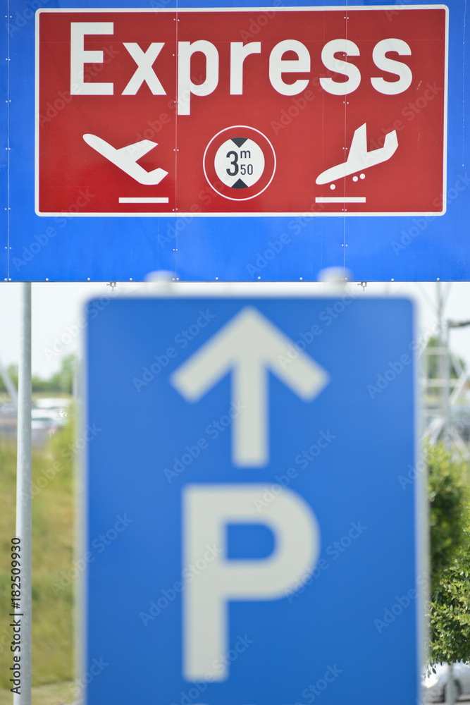 circulation panneaux voiture auto parking aeroport aerogare Charleroi Brussels south Gosselies express payant environnement navette delestage