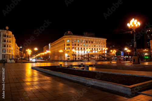 Night Khabarovsk: Lenin Square in late autumn © Beliakina Ekaterina