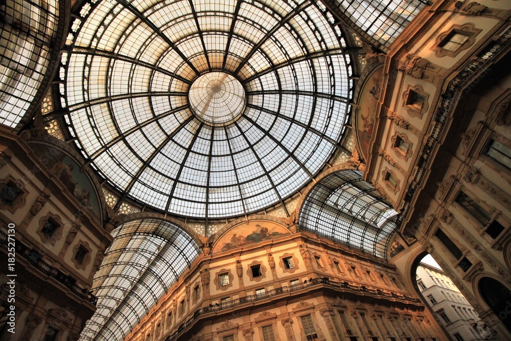 Mailand; Blick hinauf zur Glaskuppel der Galleria Vittorio Emanuele II