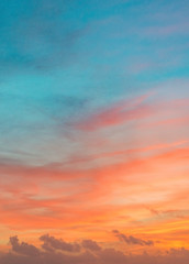 Ingelijste posters Meloenkleur Pastelkleurige zonsondergang boven oceaan  © matousekfoto
