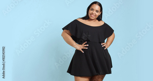 Konstfotografi Plus size model in studio shoot happy smiling