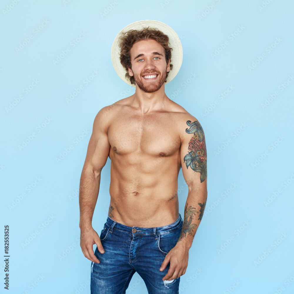 Fototapeta premium Shirtless tattooed man in hat