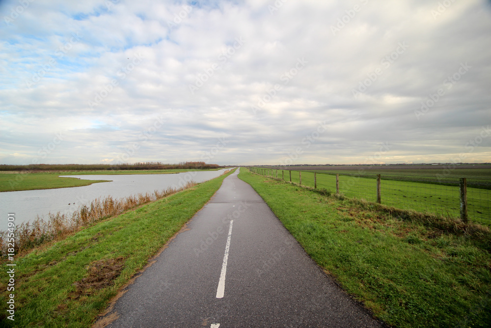 Cycle lane through the Bentwoud recreation area in the Wilde Veenen Polder, Moerkapelle, Netherlands