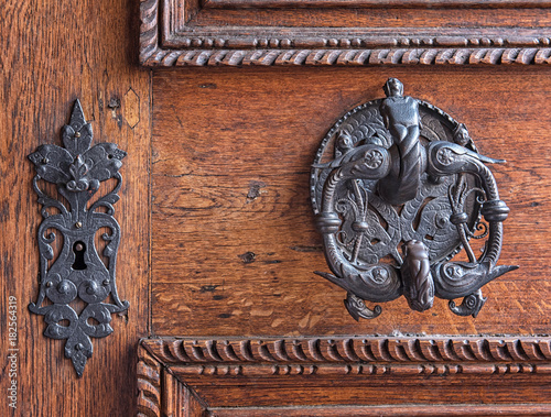 Medieval wooden door of the cathedral in Prague Castle © Horváth Botond