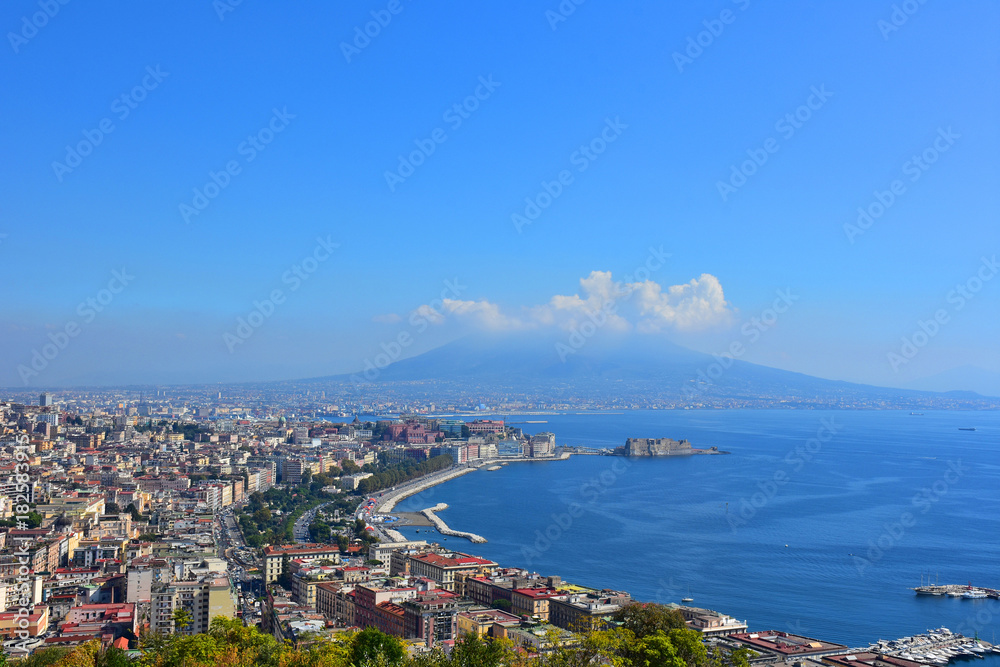 Napoli, panorama  del lungomare visto da Posillipo