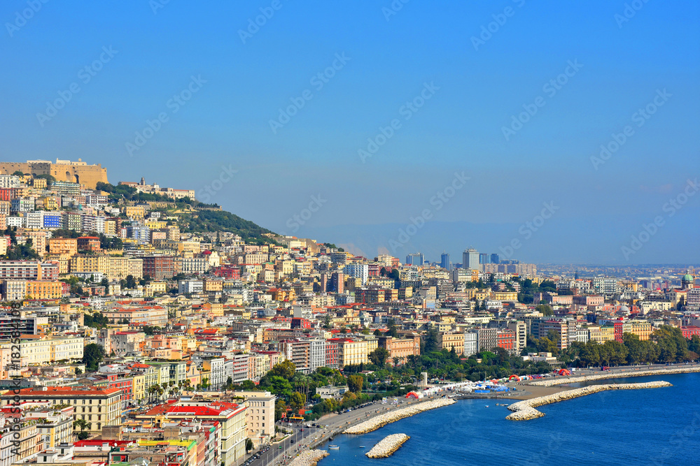 Napoli, palazzi della zona occidentale che guardano il golfo Napoli, palazzi della zona occidentale che guardano il golfo