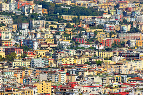 Napoli, palazzi della zona occidentale che guardano il golfo, con villa Floridiana in alto