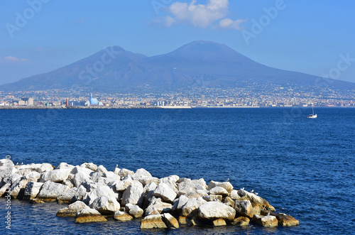 Napoli, Vesuvio e scogliera in primopiano photo