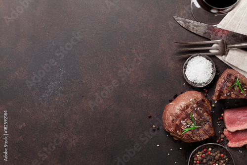 Obraz na plátne Grilled fillet steaks and glass of red wine