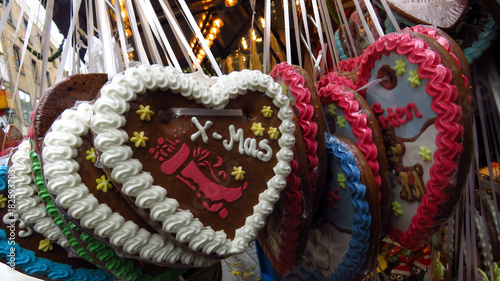 Christmas-themed Gingerbread Hearts 