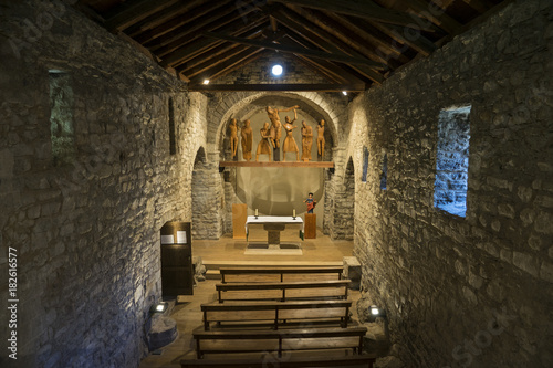 Obraz na plátně Romanische Kirche im Valle de Boi in den Spanischen Pyrenäen