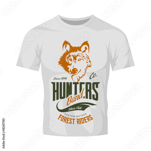Vintage wolf custom motors club vector logo on white t-shirt mock up.
Premium quality bikers band logotype tee-shirt emblem illustration. Wild animal mascot street wear retro tee print design.