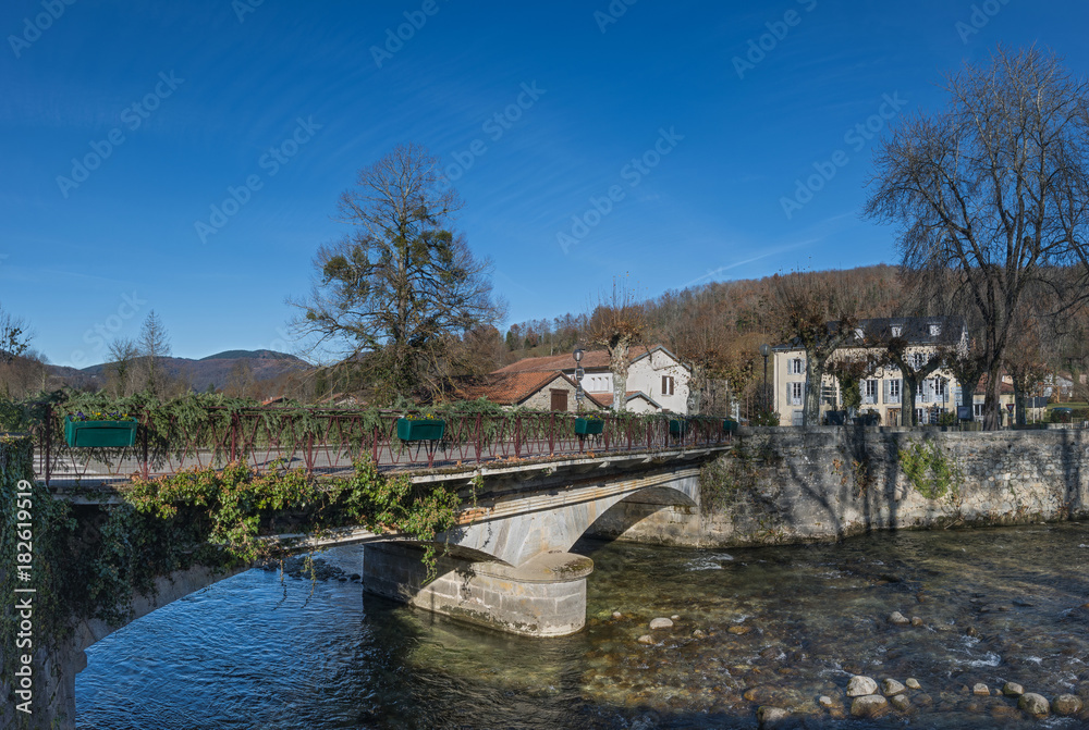 Oust  ( village en Ariège )
