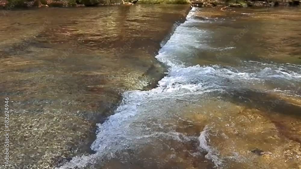 わずかな段差のある川の流れ(宮城県) わずかな段差のある川の流れ(宮城県)