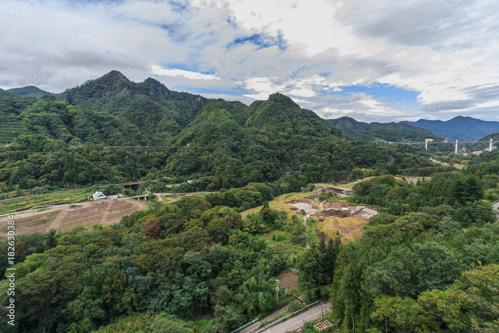 Fototapeta premium 夏の八ッ場ダム予定地の風景