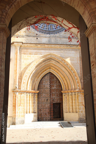 Fototapeta Naklejka Na Ścianę i Meble -  ehemaliges Kloster Santa María de las Cuevas – La Cartuja