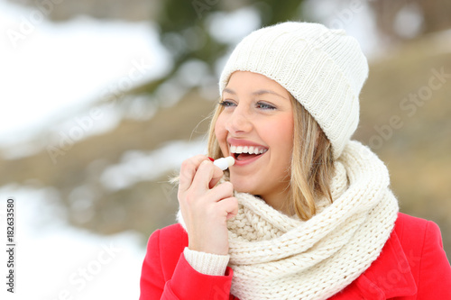 Canvas-taulu Girl protecting lips with lip balm in winter