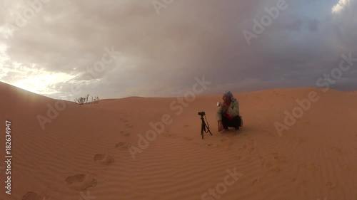 Fotografo naturista Paolo Goglio nel deserto Shara photo