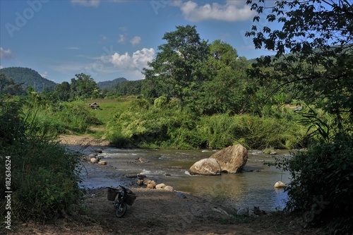 Fototapeta Naklejka Na Ścianę i Meble -  jungle and river in northern thailand with rocks
