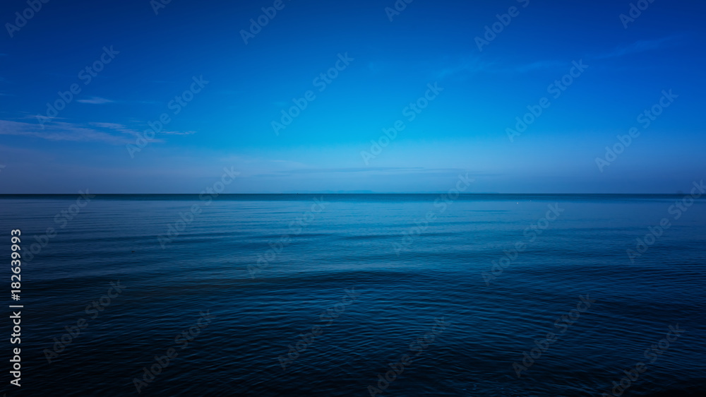 Naklejka premium Dark and Blue ocean, Vast ocean and calm