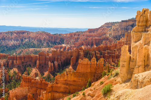 Tableau sur Toile Scenic view of beautiful red rock hoodoos and the Amphitheater from Sunset Point