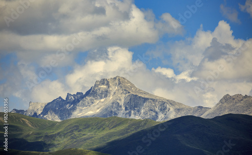 Mountains and prairies under the sun